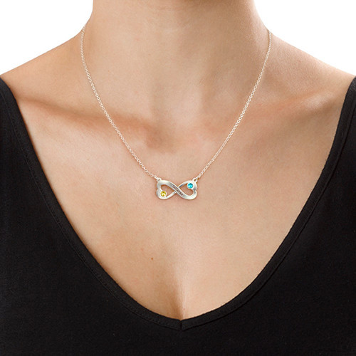 Collana con cuore infinito inciso con Swarovski	