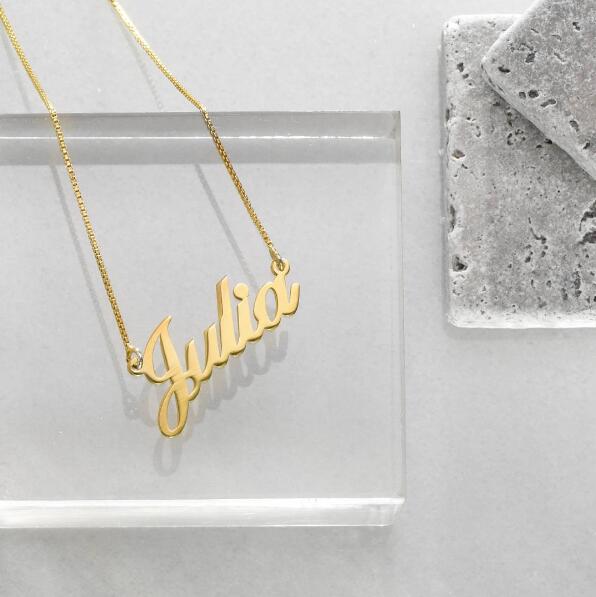 Collana con nome personalizzato carattere classico